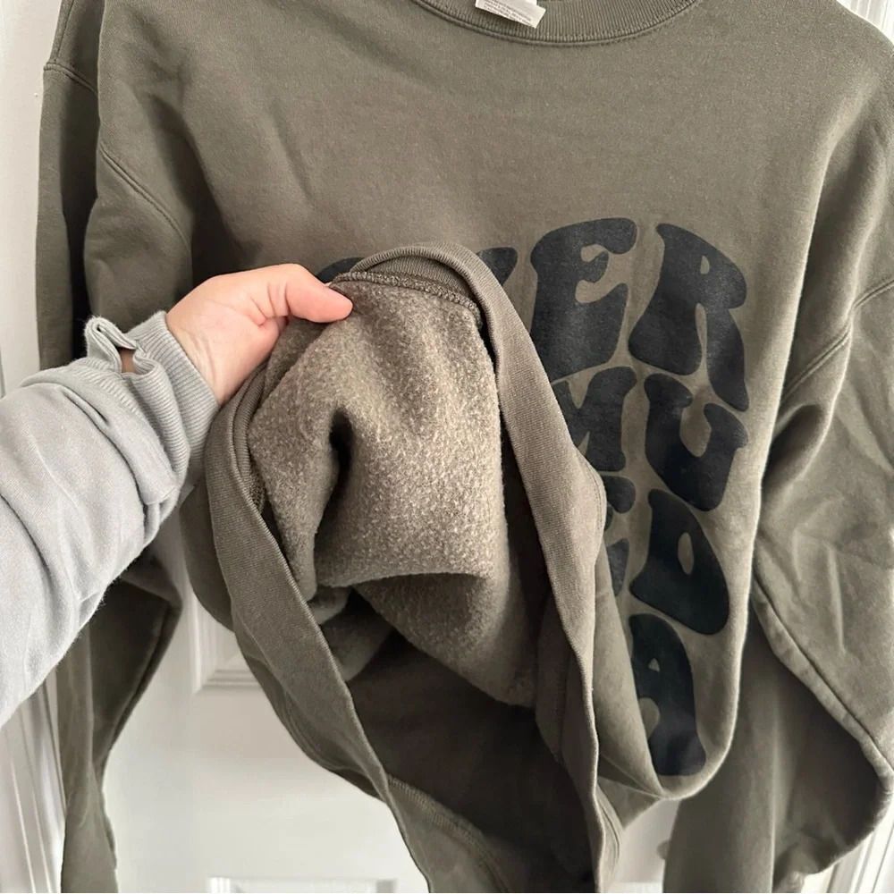 Overstimulated Mama Graphic Crewneck Sweatshirt Size Medium - Picture 5 of 6
